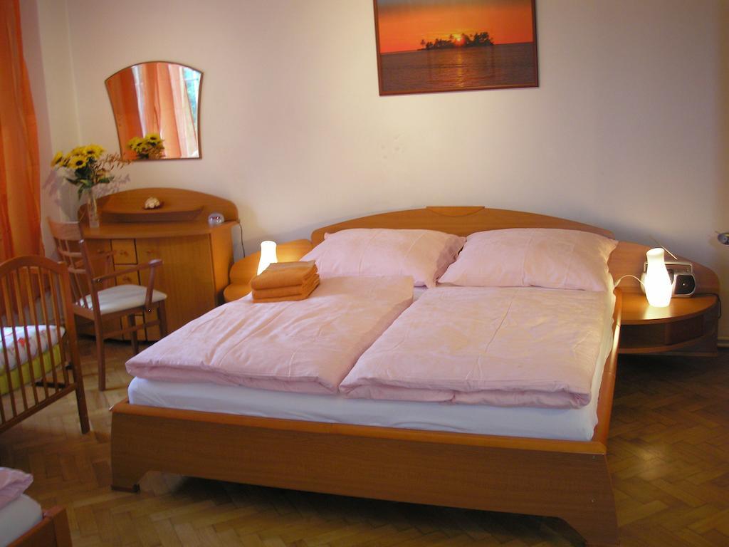 Apartment Accommodation Up To 17 Bratislava Pokoj fotografie